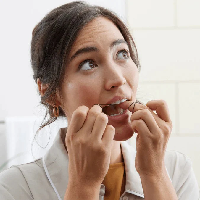 WHITIQ™ Expanding Charcoal Dental Floss - Image 4